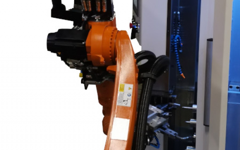 Isola lavorazione tubi - Robot in caricamento sagomatubi